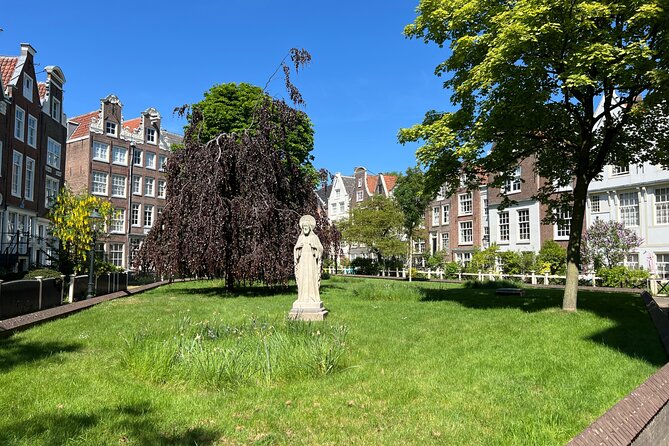 Amsterdam Walking Tour: Urban Legends & History with local guide - Stop 3: Spui cafes and one story you can taste