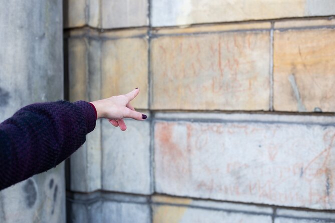 Amsterdam Walking Tour: Urban Legends & History with local guide - A local guide who mixes folklore, humor, and real context