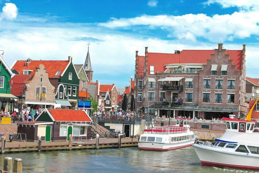 Amsterdam: Windmills, Edam, Volendam and Marken Private Tour - Volendam: canals, wooden houses, and time for real village wandering