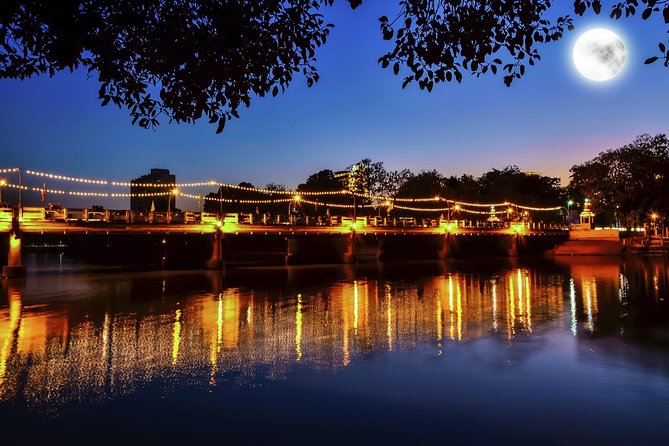 Amsterdam Wine and Cheese Evening Cruise - What onboard details matter most: WiFi, restrooms, and group size