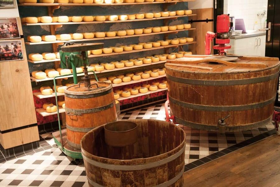 Amsterdam: Zaanse Schans, Cheese Tasting & Volendam Tour - Who this Amsterdam day trip suits best
