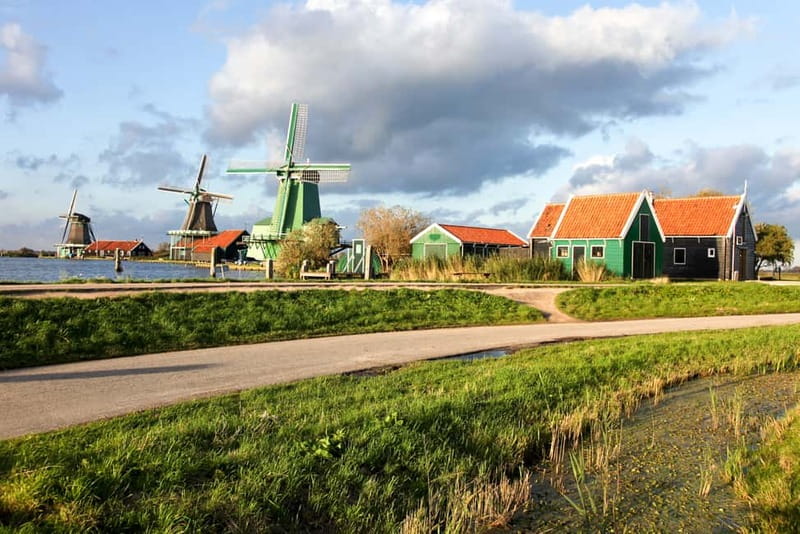 Amsterdam: Zaanse Schans, Marken, Volendam, & Edam Day Tour - Volendam: Free Time With the Right Vibe