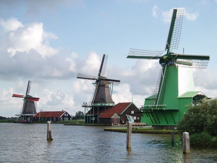 Amsterdam: Zaanse Schans Windmills Bike Tour with Guide - Why Zaanse Schans feels like a living postcard