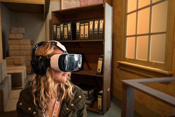 Anne Frank's Last Walk & See Anne Frank House in Virtual Reality - The real house vs what you get here
