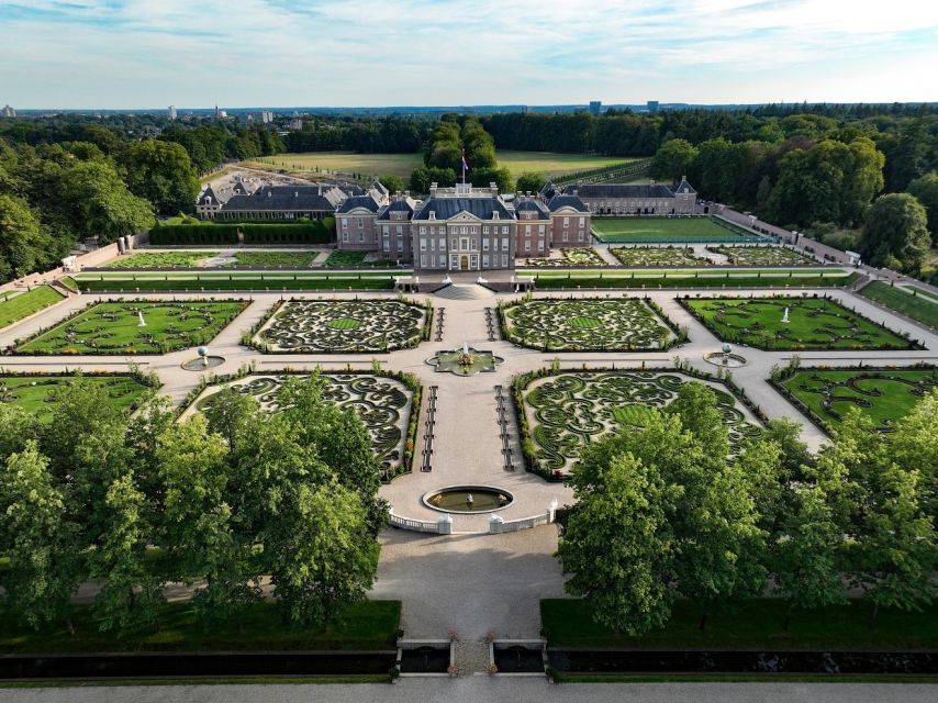 Apeldoorn: Het Loo Palace Entry Ticket - Carriages and cars used for important events