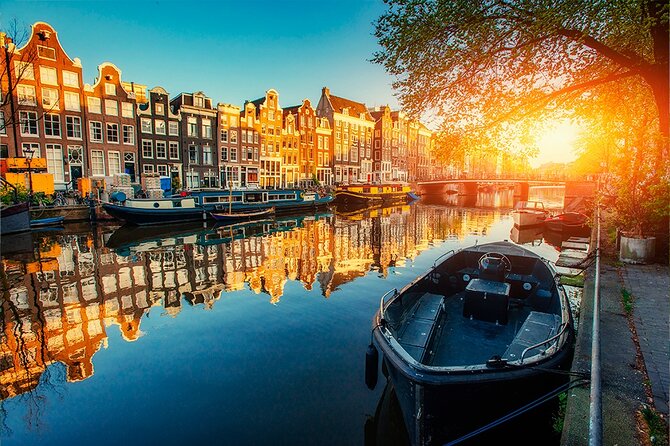 Authentic tour of Amsterdam: Jordaan, Ana Frank and Vondelpark - A 2-3 hour walking plan that starts near the train lines