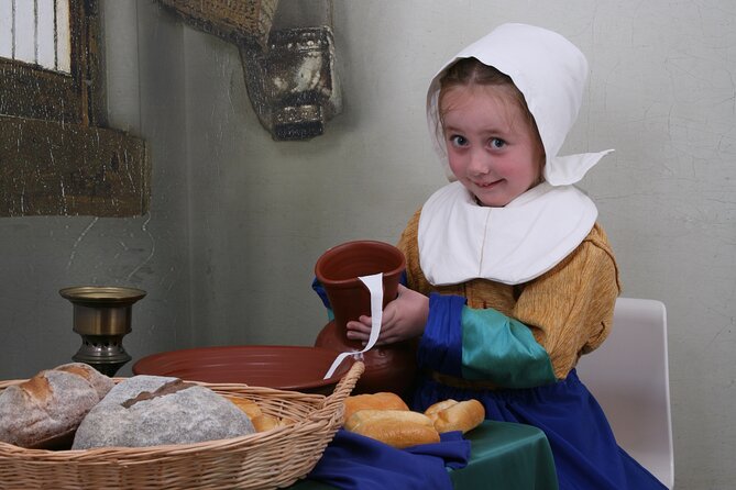 Become a Dutch Art Piece Photo Shoot in Amsterdam - Single Portrait - Museumfoto Portrait Session: How the Dutch Master Look Works