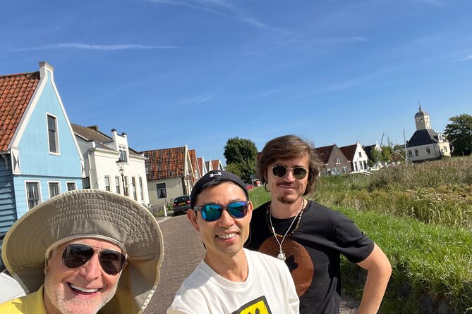 Best of Dutch Countryside: Giethoorn, Windmills, Secret Villages - Almere farm stop, fresh milk and cow-photo time