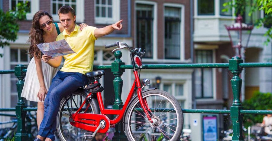 Bike Tour of Amsterdam Old Town, Top Attractions and Nature - The 2-hour Old Town route: 9 Streets, Jordaan, Anne Frank House, Dam Square