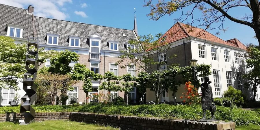 Breda: Highlights tour with local guide - The sidewalk timeline: parks, small streets, and story pacing