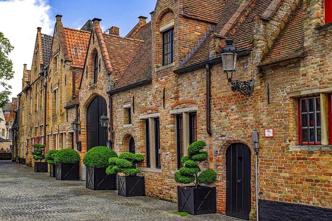 Bruges Full day private trip from Amsterdam - Choco-Story and Belfort: quick hits for first-time Bruges priorities