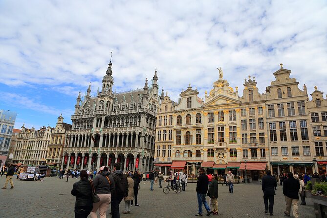 Charms of Brussels and Bruges Day Trip from Amsterdam - Guides Make or Break the Vibe, and You Can Spot the Pattern