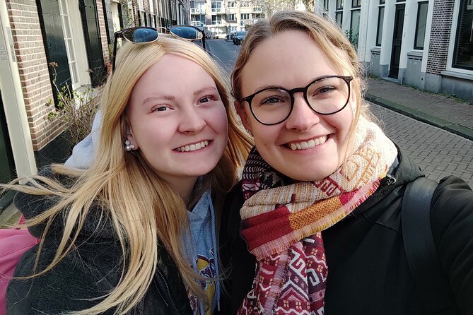 Cursed Houses of Jordaan: Self-Guided Mystery Walk in Amsterdam - The story theme: postcards, Lysa Jansen, and cursed-house vibes