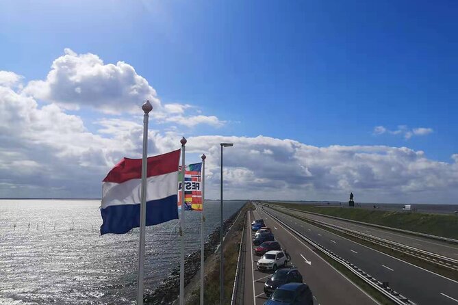 Day Tour Giethoorn, Afsluitdijk and Zaanse Schans with Boat Cruise - Giethoorn in the afternoon: the Venice of the Netherlands feeling, with a real canal cruise