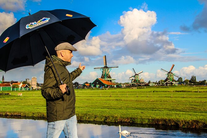 Day Trip to Zaanse Schans, Edam, Volendam and Marken from Amsterdam - Volendam harbor free time: snack, stroll, and maritime vibes