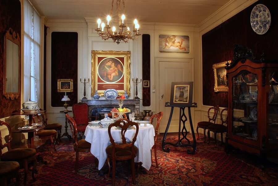 Delft: Canal House Museum 'Paul Tetar van Elven' Ticket - Entering the lavish drawing rooms and portraits
