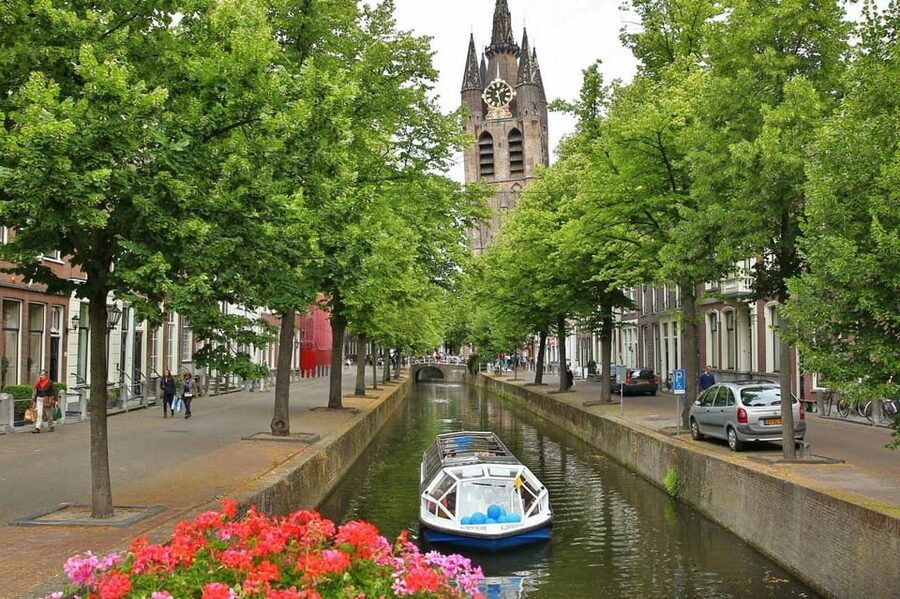 Delft: City Center Walking Tour - New Church, royal crypt, and the kind of details that stick