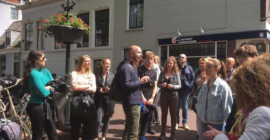 Delft: City Center Walking Tour - Cameretten, a viewpoint stop, and reading the canals as you walk