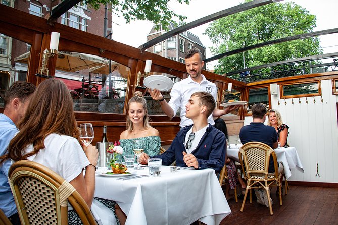 Dinner Canal Cruise Amsterdam: 3-Course Dinner Included - How the service and onboard atmosphere can feel
