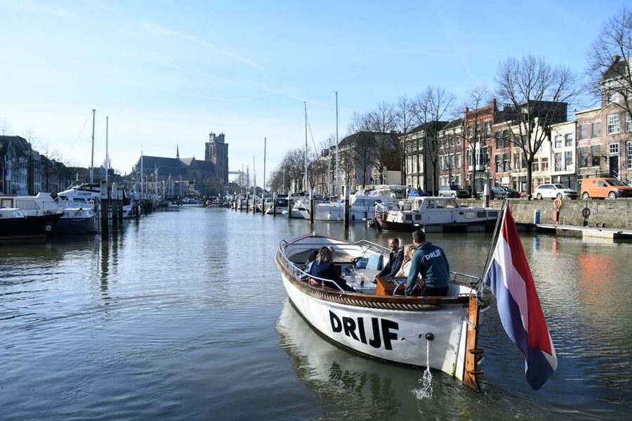 Dordrecht: City Canal Cruise - The guides: Dutch live, English audio that actually helps