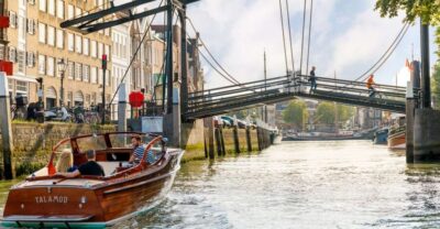 City Walking Tour with Boat Ride