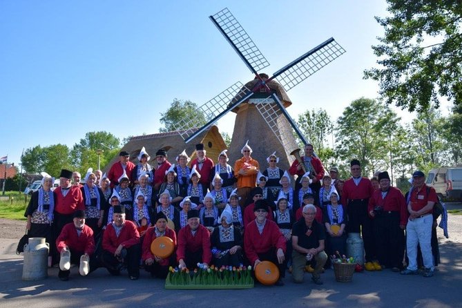 Dutch Experience in Volendam with Traditional Outfits - Price value: about $11.42 for cheese, tastings, and a photo