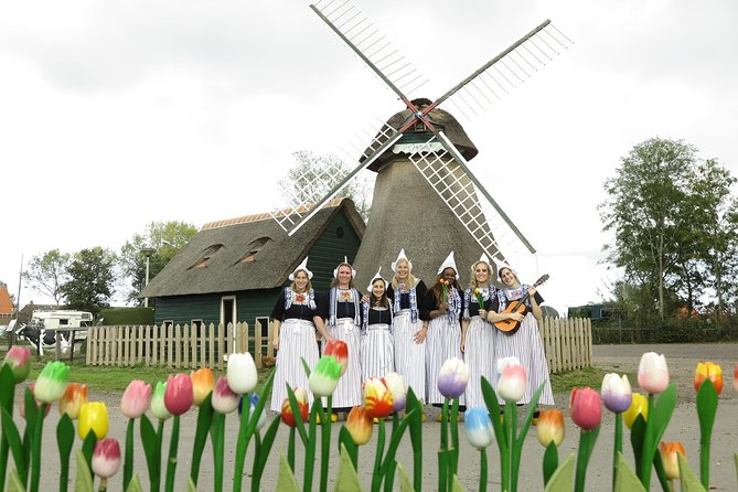 Dutch Experience in Volendam with Traditional Outfits - Accessibility and comfort, including wheelchair-friendly participation