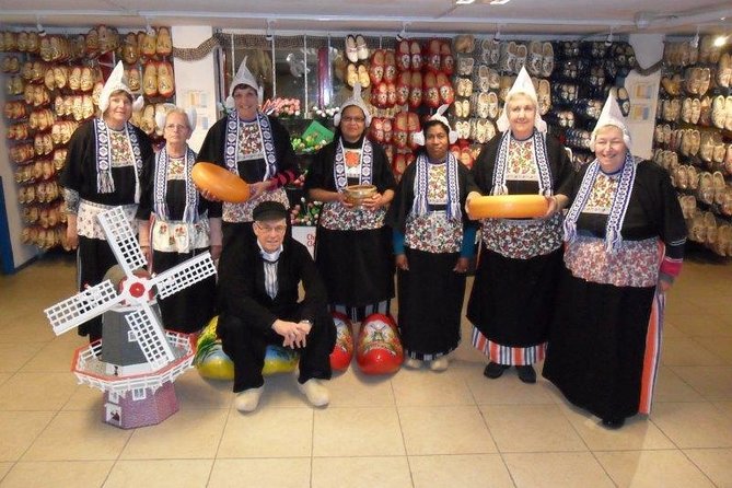 Dutch Experience in Volendam with Traditional Outfits - Who should book this, and who might want to skip it