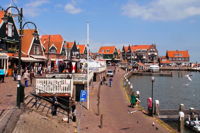 E-bike Tour with Picnic in the Amsterdam Wetlands small group - E-bike comfort and safety: what the small group format really does for you