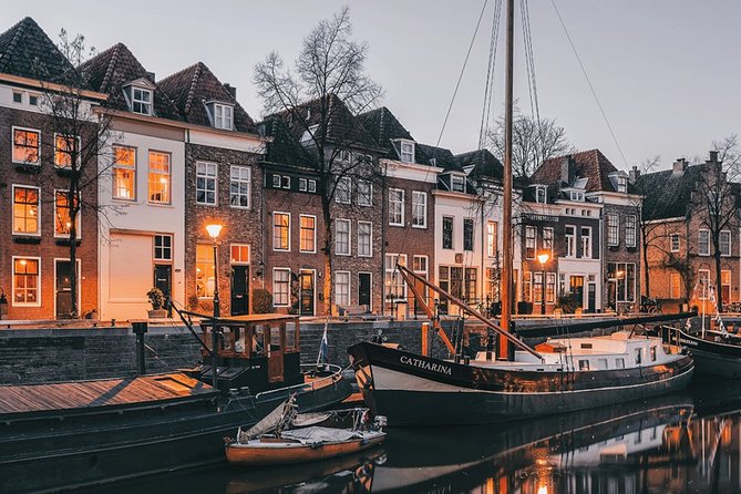 e-Scavenger hunt Den Bosch: Explore the city at your own pace - Entering Den Bosch with a Qula City Trail from Stationsplein