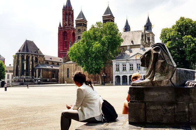 e-Scavenger hunt Maastricht: Explore the city at your own pace - Walking the route: Maastricht landmarks you will hit