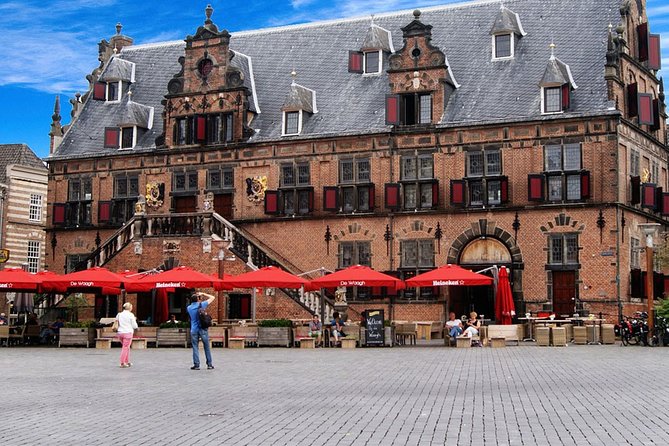 e-Scavenger hunt Nijmegen: Explore the city at your own pace - A self-guided GPS game through Nijmegen