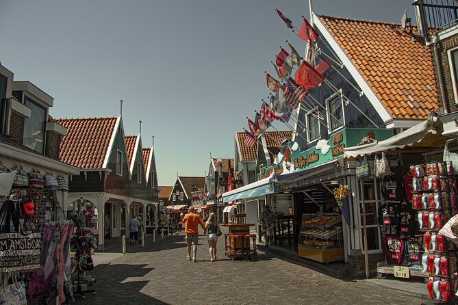 e-Scavenger hunt Volendam: Explore the city at your own pace - Mobile hunt tips: data, timing, and accuracy issues
