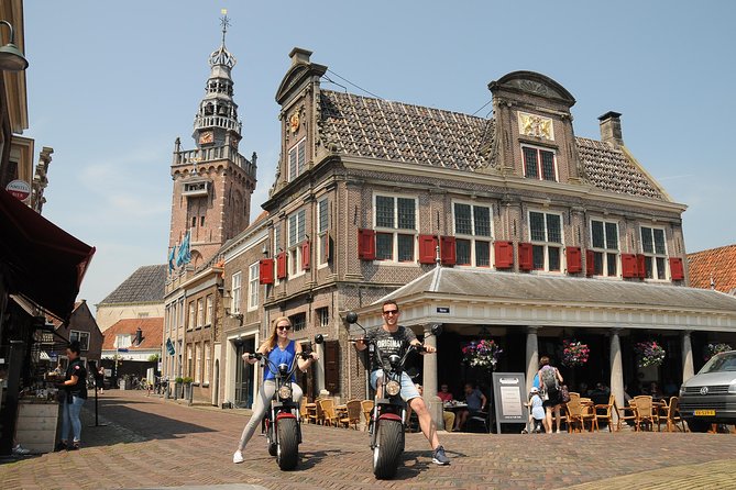 E-scooter rental Volendam - Countryside of Amsterdam - Dutch dikes and the Gouwzee: above-sea views and below-sea living