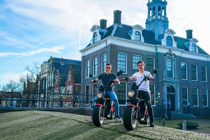 E-scooter rental Volendam - Countryside of Amsterdam - Marken by e-chopper: canals, bridges, wooden facades, and the 10 km dike route