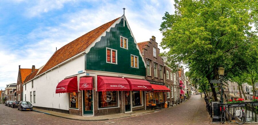 Edam: Edam Cheese Museum Entry Ticket - Languages and staff support: you are covered even if your group has mixed speakers