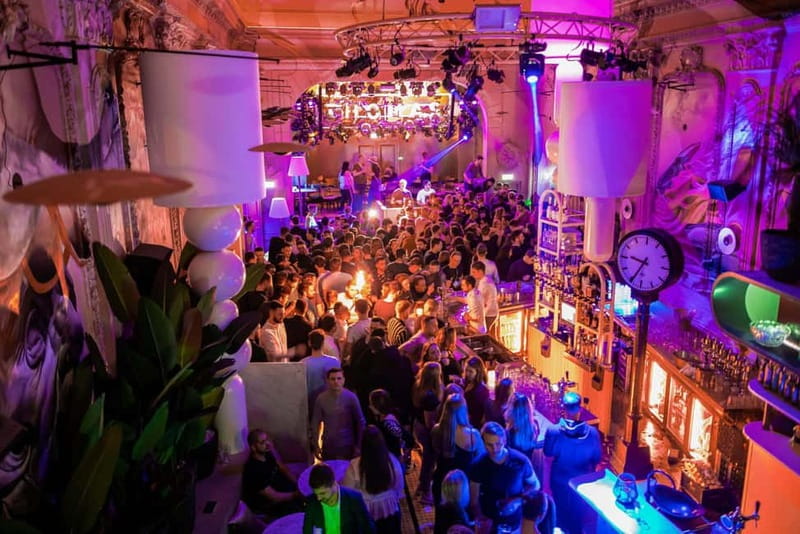 Eindhoven: Pub Crawl with Free Drinks and Entrance - The 3-Hour Flow: What Happens After 21:30