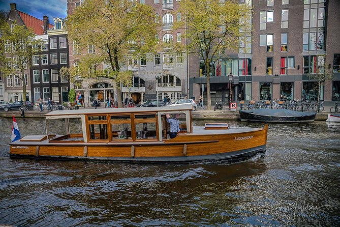 Exclusive Cruise! 90 min - 12 guests max - Book Leemstar! - What you see on the canal loop, classic downtown signatures and modern architecture