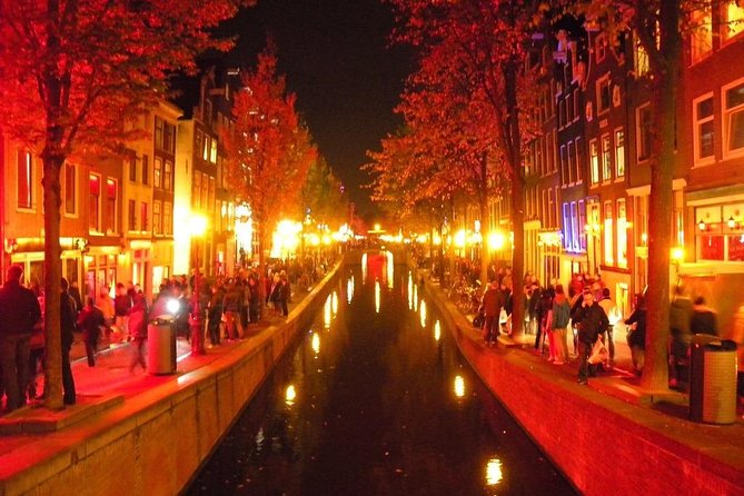 Exclusive small-group Amsterdam Red Light District tour - Who this tour suits best, and who should reconsider