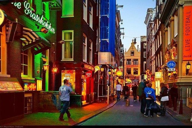 Exclusive small-group Amsterdam Red Light District tour - Meeting at Geldersekade 2HS and getting oriented fast