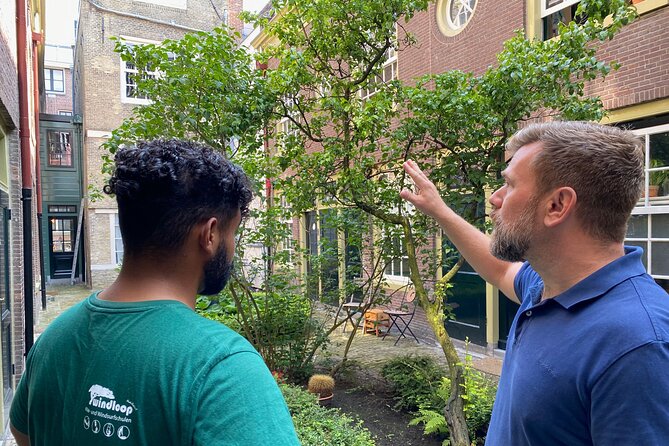 Explore hidden streets with friends - Private Tour - The Quiet Shopping Streets: Nine Streets Away From the Main Flow