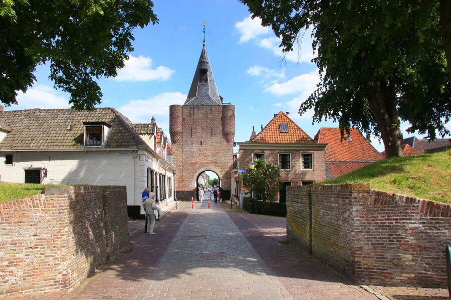 From Amsterdam: 4 Provinces Highlights Van Tour - Food, comfort, and what to pack for this long but manageable day