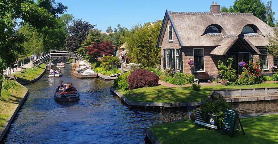 From Amsterdam: Giethoorn Day Trip with Small Electric Boat - Key things to know before you go