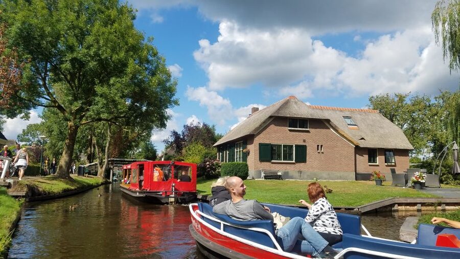 From Amsterdam: Giethoorn Day Trip with Small Electric Boat - Should you book this Giethoorn small electric boat day trip?
