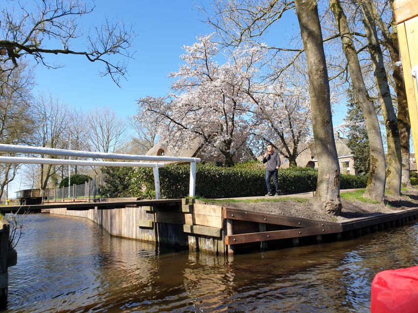 From Amsterdam: Giethoorn Day Trip with Small Electric Boat - Lunch hour and the rest of the day: when to roam and when to pause