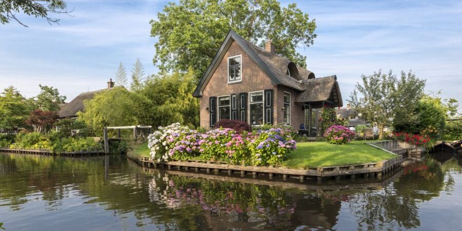 From Amsterdam: Giethoorn Day Trip with Small Electric Boat - Value check: what $151 buys you (and how to judge it)