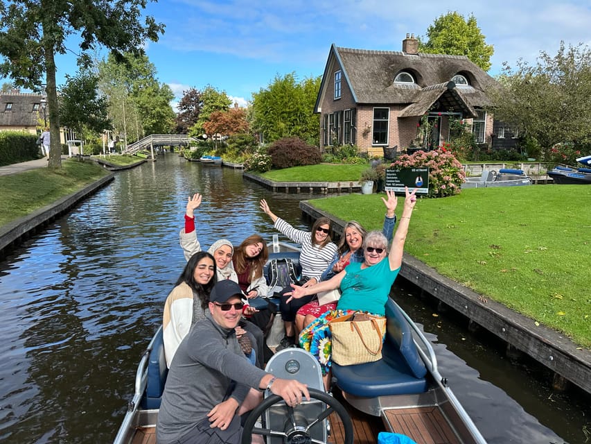 From Amsterdam: Giethoorn Small Group Tour with Boat Ride - The town-without-roads layout: bridges, thatched roofs, and tiny islets