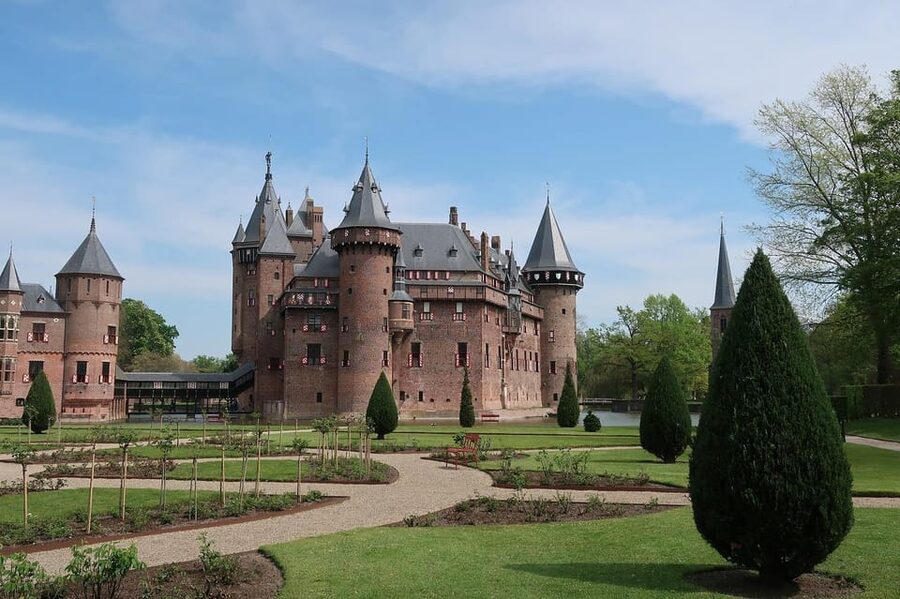 From Amsterdam: Muiderslot and De Haar Castle Tour - Castle De Haar: the Netherlands’ biggest castle and the story behind its luxury