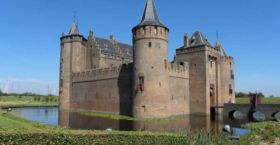 From Amsterdam: Private Day Trip to the Dutch Castles - A smart castle duo: why this pairing works