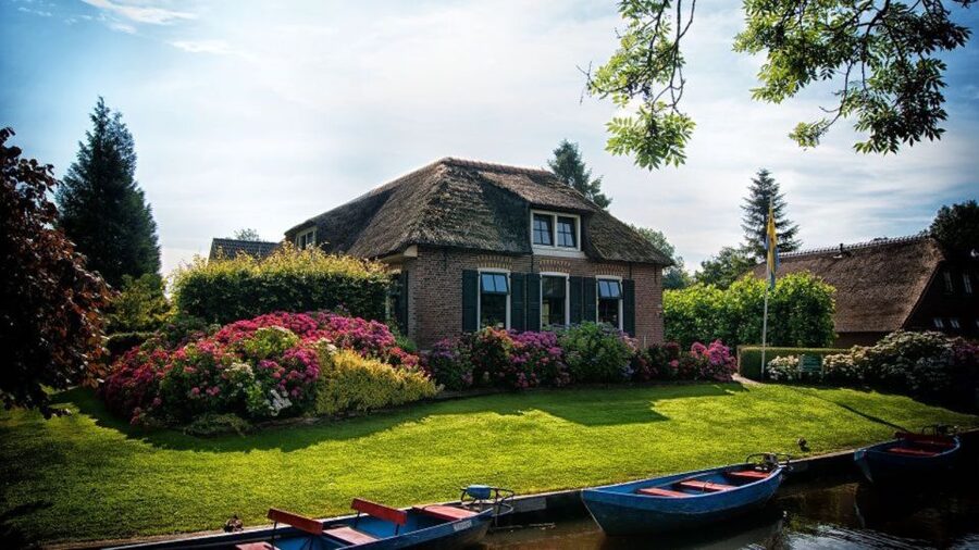 From Amsterdam: Private Tour to Giethoorn with Canal Cruise - Canal Cruise Tickets: The Best Way to See the Village Layout